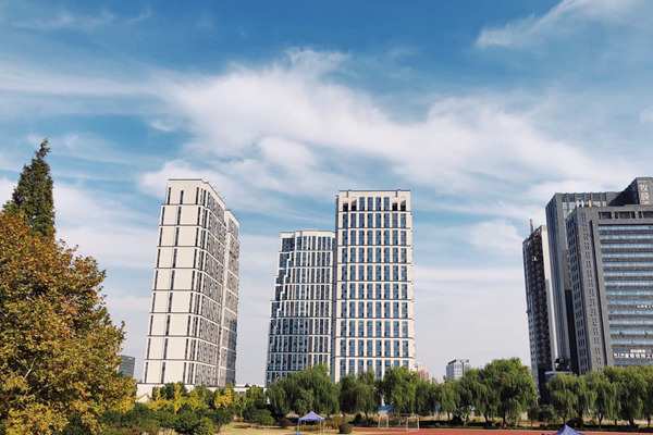 2025中國(guó)環(huán)境企業(yè)營(yíng)收前50發(fā)展報(bào)告——管理情況、資本情況