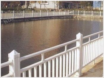 PVC隔離岸邊護(hù)欄