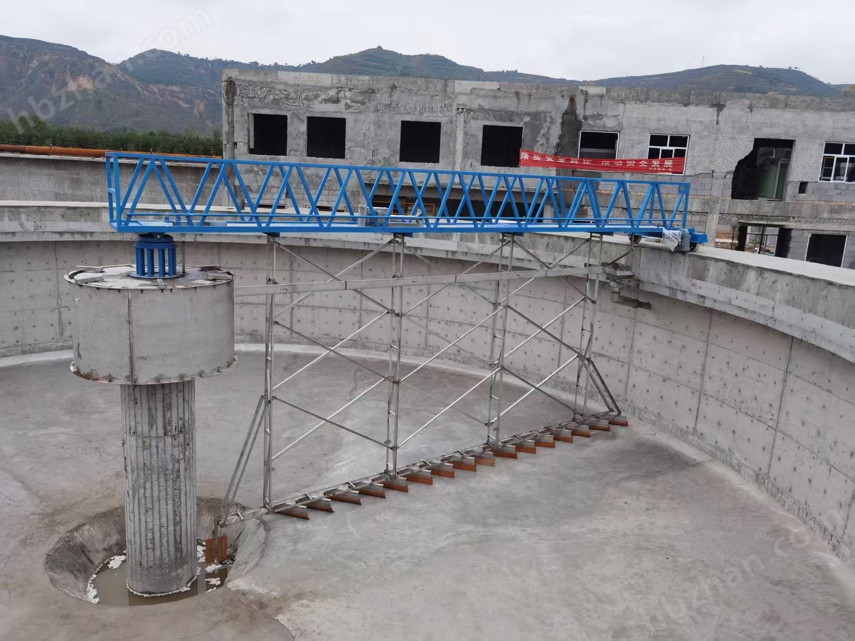 ZCGN中心傳動垂架式刮泥機