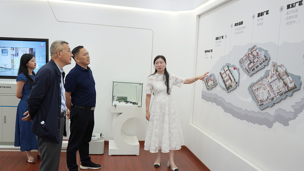 湖北省李四光研究會理事長胡道銀一行參訪四方光電