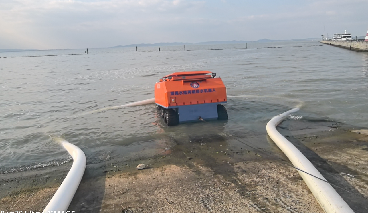 博禹水陸兩棲排水機(jī)器人排水圖 遠(yuǎn)程遙控大流量水陸兩棲排水機(jī)器人